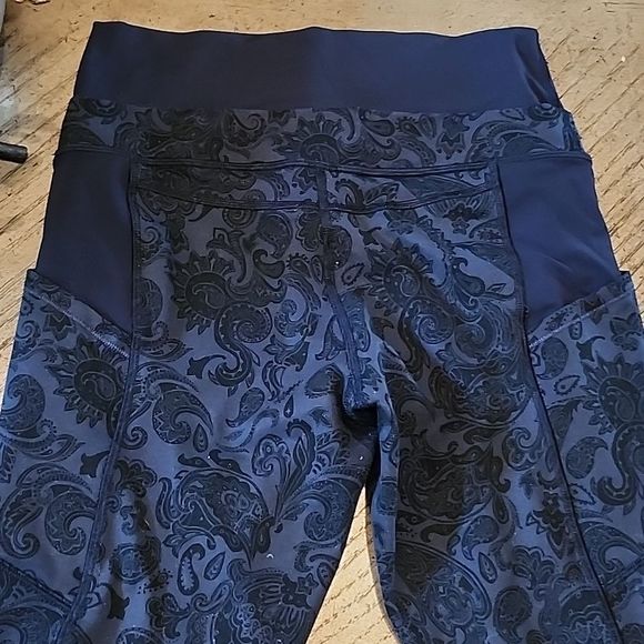 Lululemon size 6 blue Paisley print jogger leggings - Picture 8 of 14